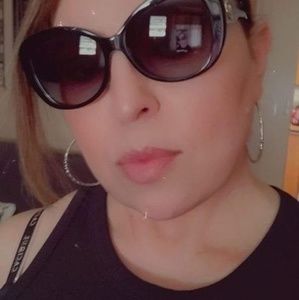 Meet your Posher, Elisa